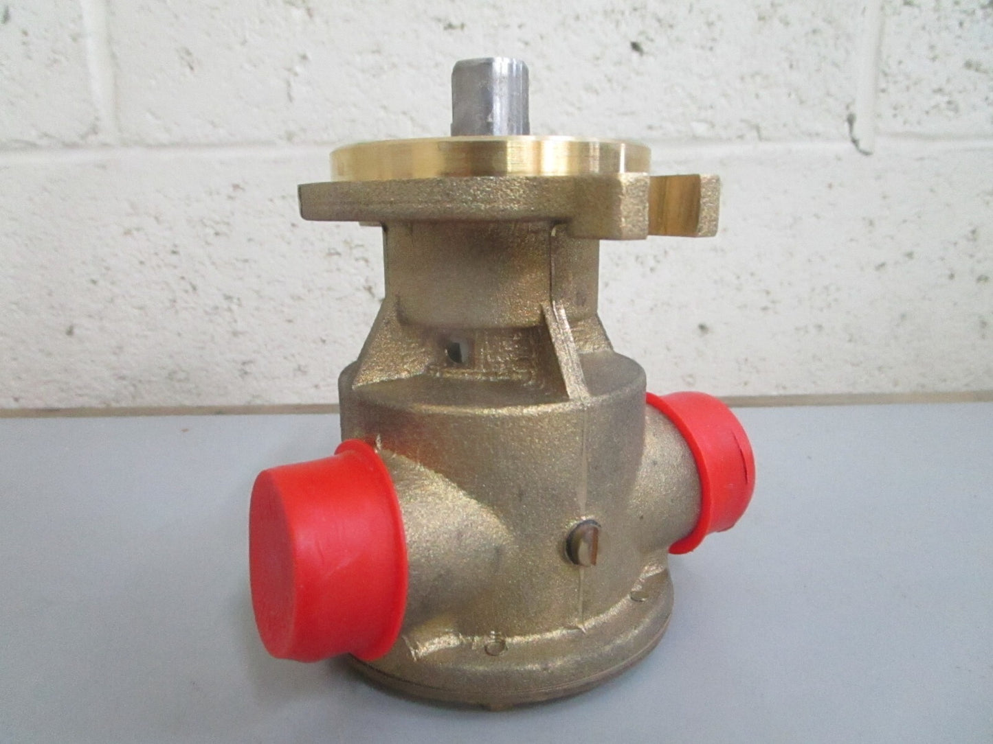 *NEW OEM* 0820 Volvo Penta Raw Water Sea Pump 842843
