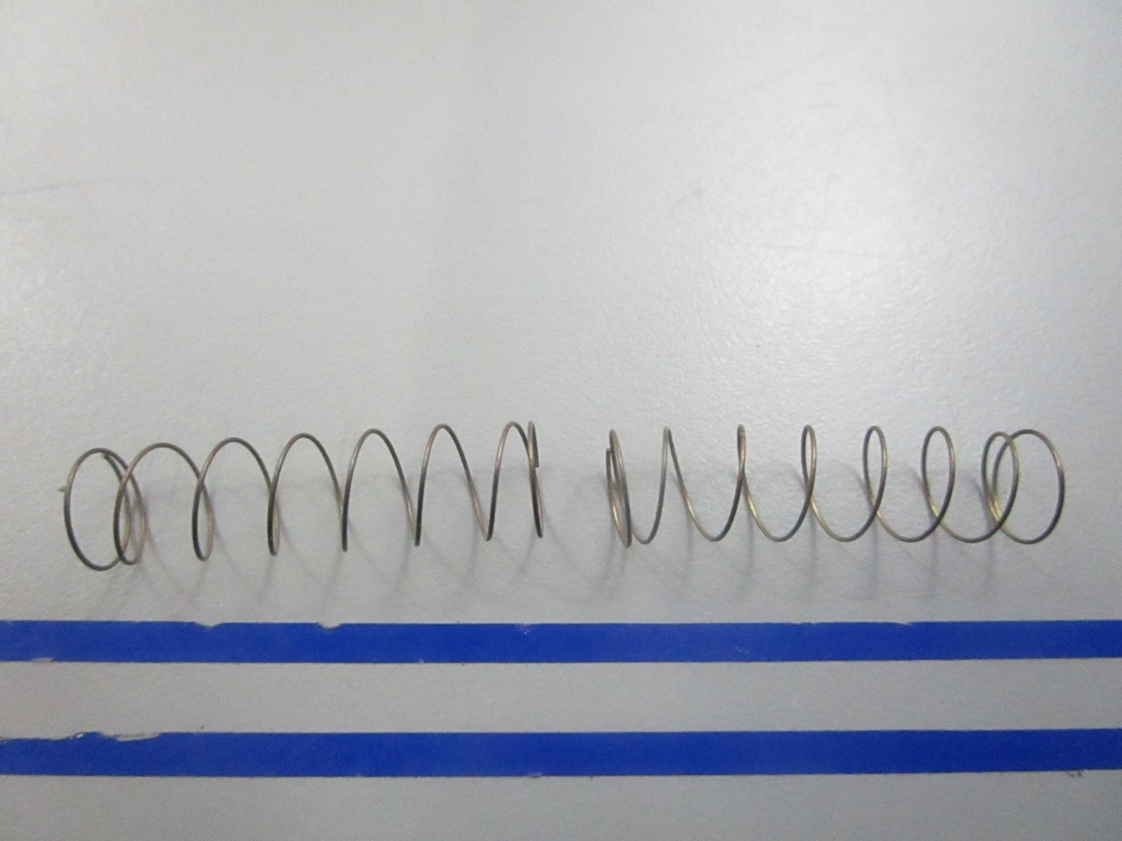 NEW OEM (LOT OF 2) 309298 0309298 OMC Johnson Evinrude Spring 0810