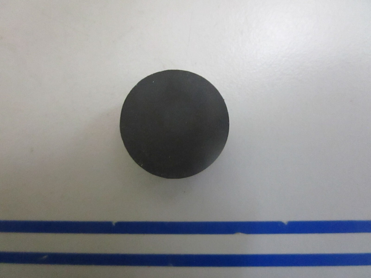 *NEW OEM* 0820 Volvo Penta Plug 418571