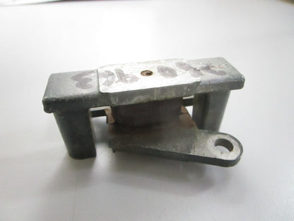 *NEW OEM* 0820 OMC Johnson Evinrude Mount 312122 0312122