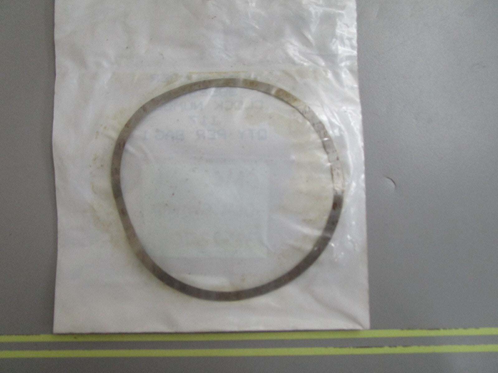 *NEW OEM* 0810 OMC Johnson Evinrude .004 Shim 3852370