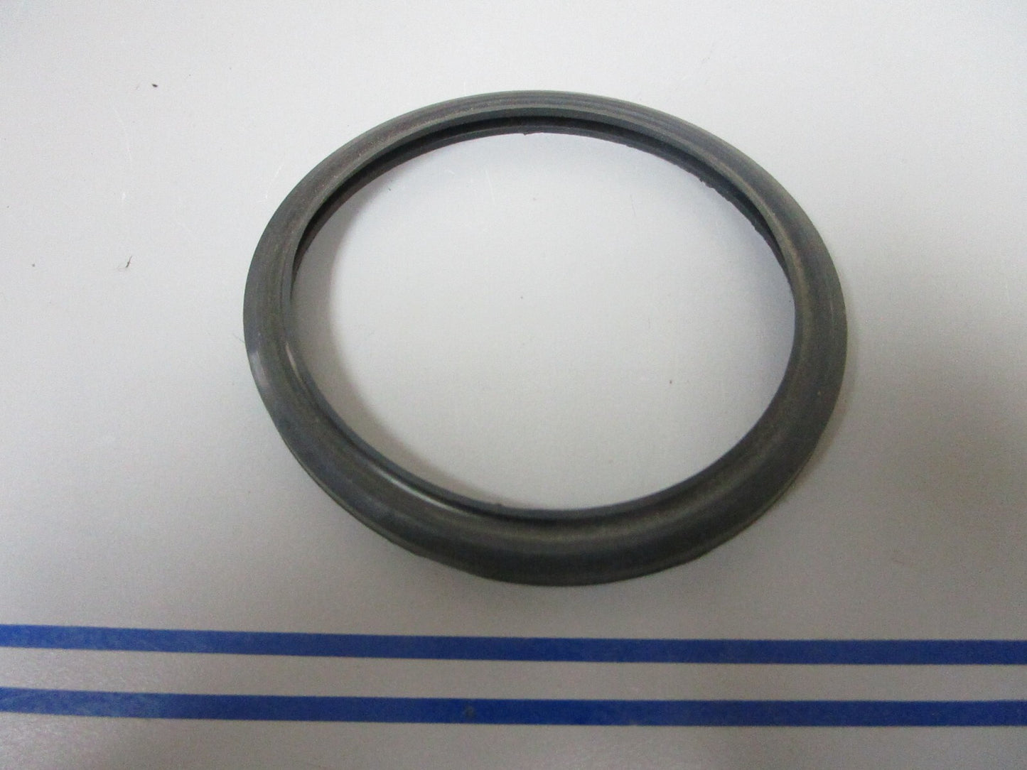 *NEW OEM* 0810 Volvo Penta Seal 842724