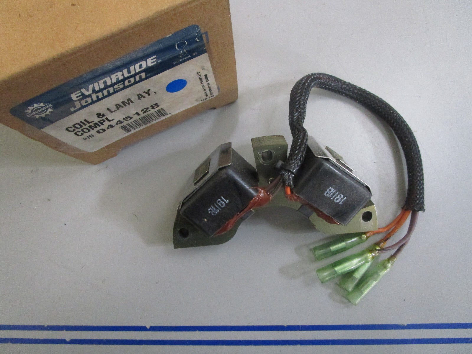 *NEW OEM* 0820 OMC Johnson Evinrude Coil & Lam Assy 445128 0445128