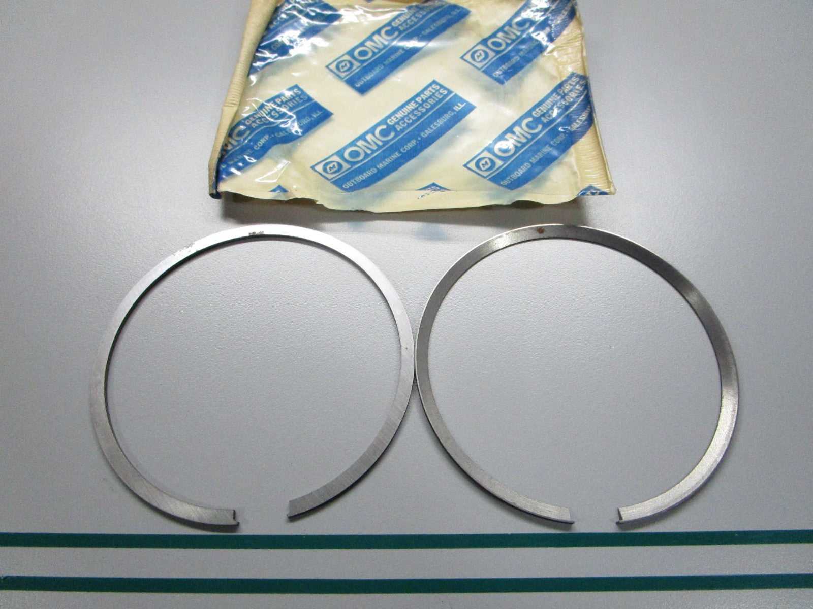 NEW OEM 384317 0384317 OMC Johnson Evinrude 2 Ring Set 0810