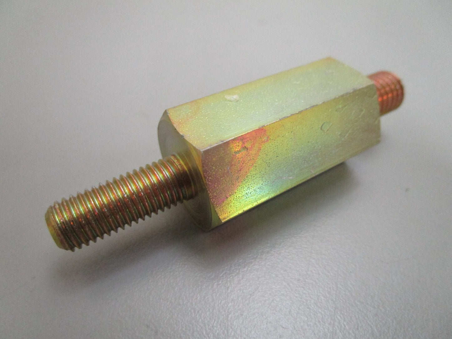 *NEW OEM* 0820 OMC Johnson Evinrude Stud 915011 0915011