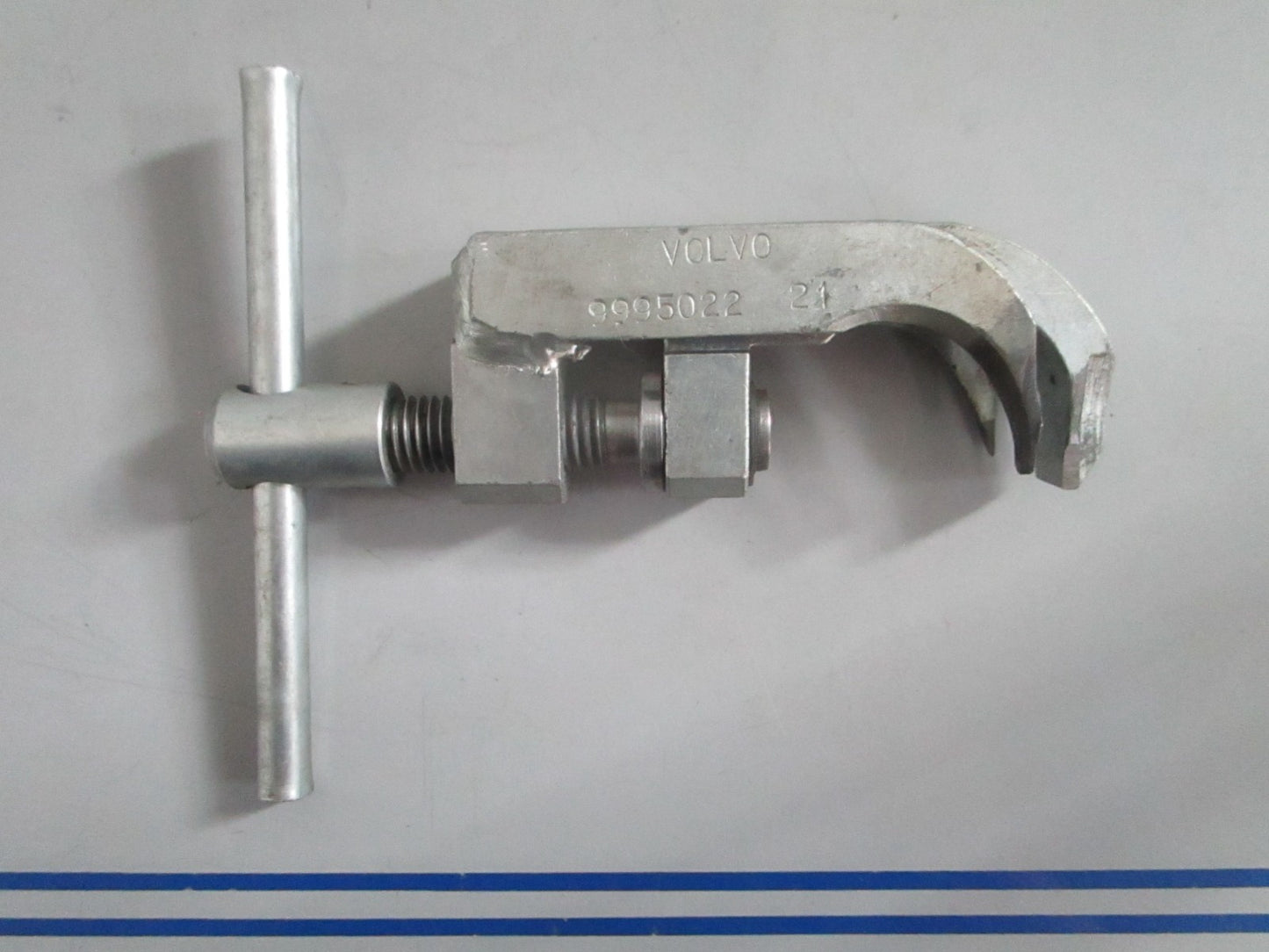NEW OEM 9995022 Volvo Penta Press Tool 0820