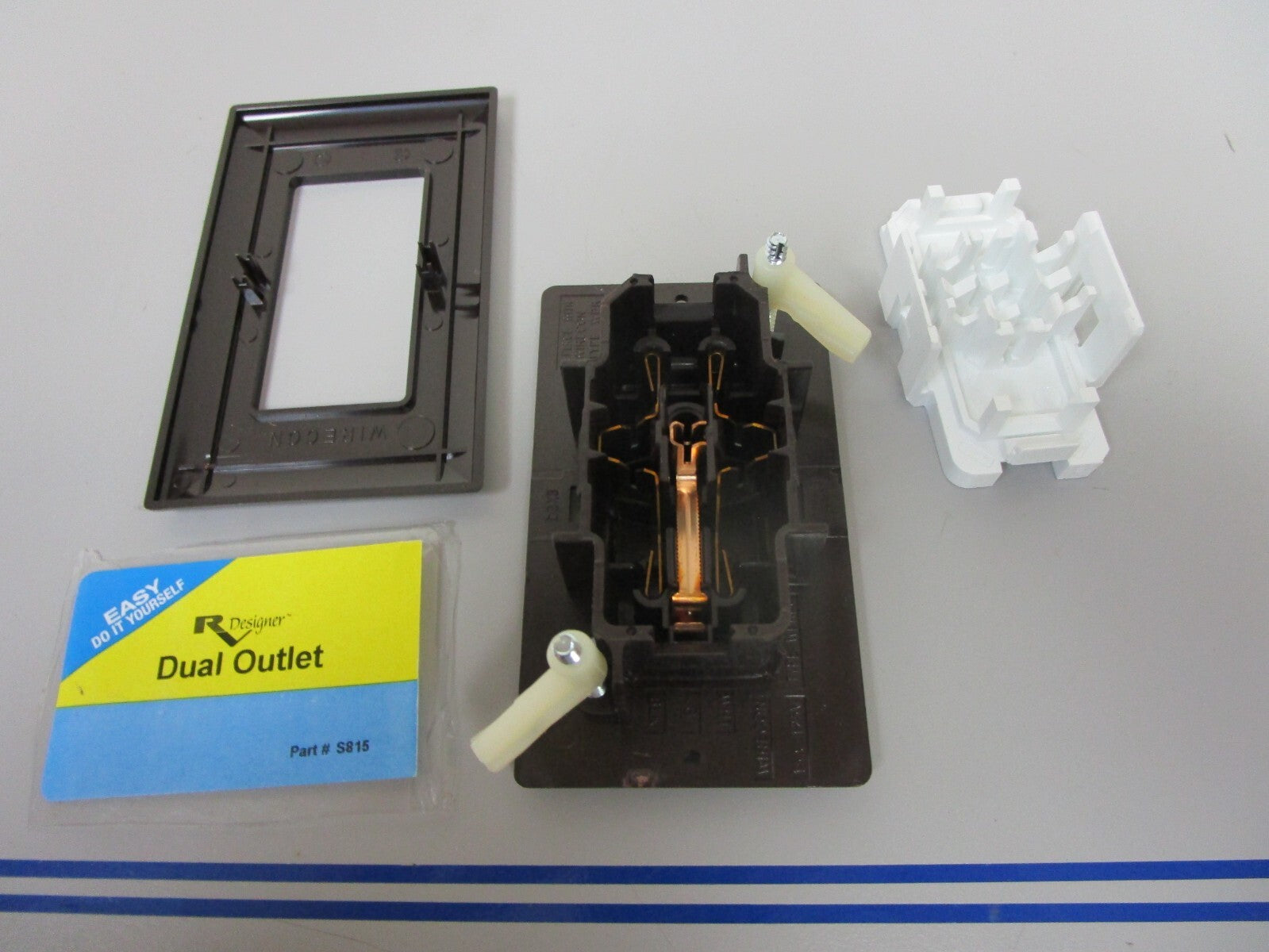 *NEW* 0810 RV Designer Dual Outlet S815