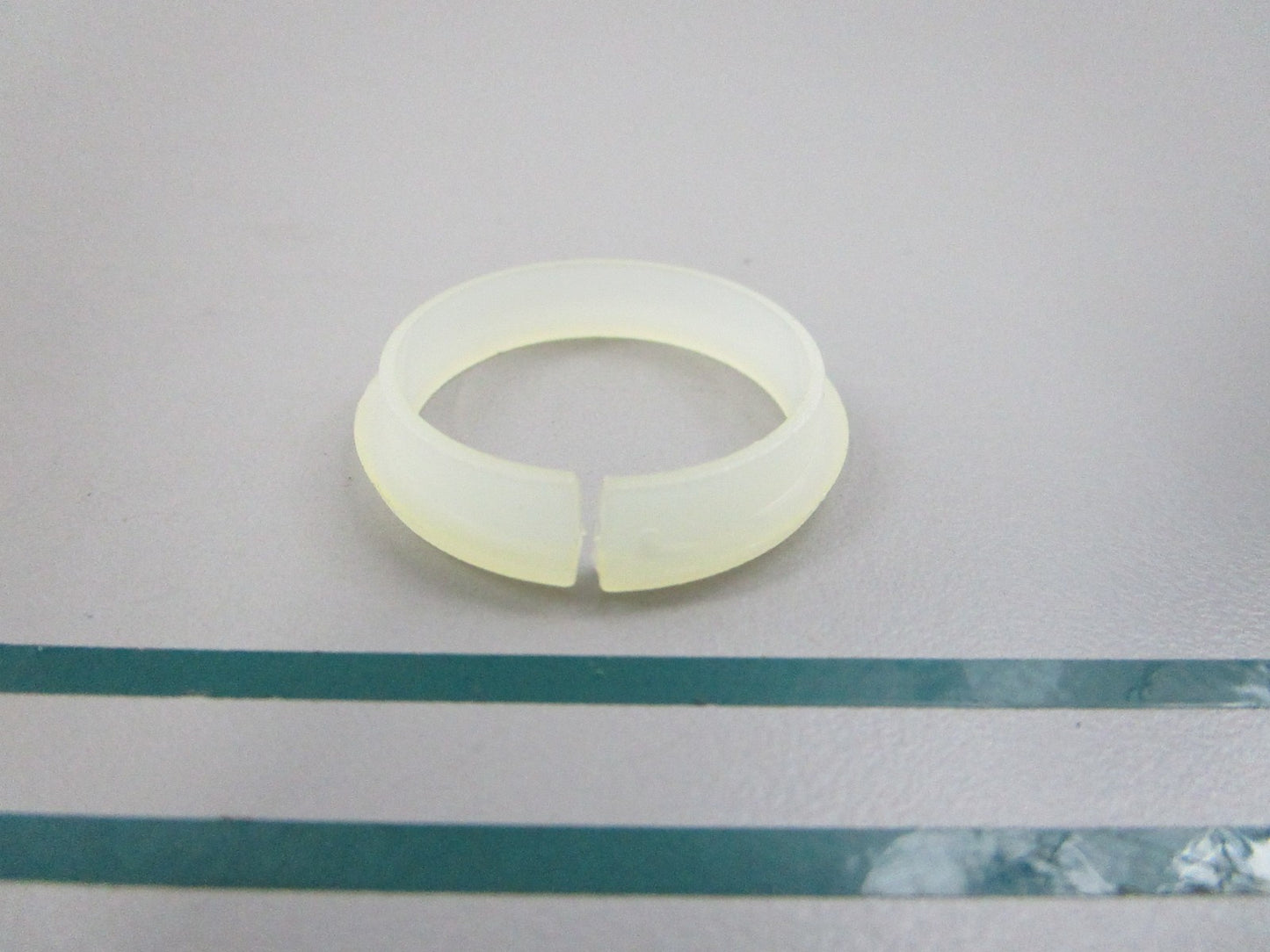 NEW OEM 847108 Volvo Penta Retainer Ring 0810