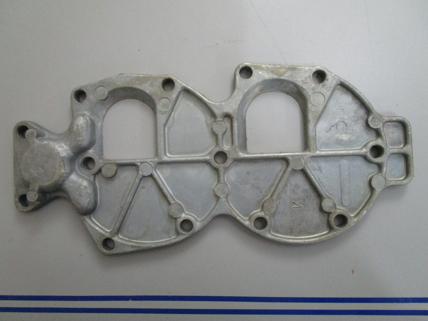 *NEW OEM* 0820 OMC Johnson Evinrude Cylinder Head Cover 323583 0323583