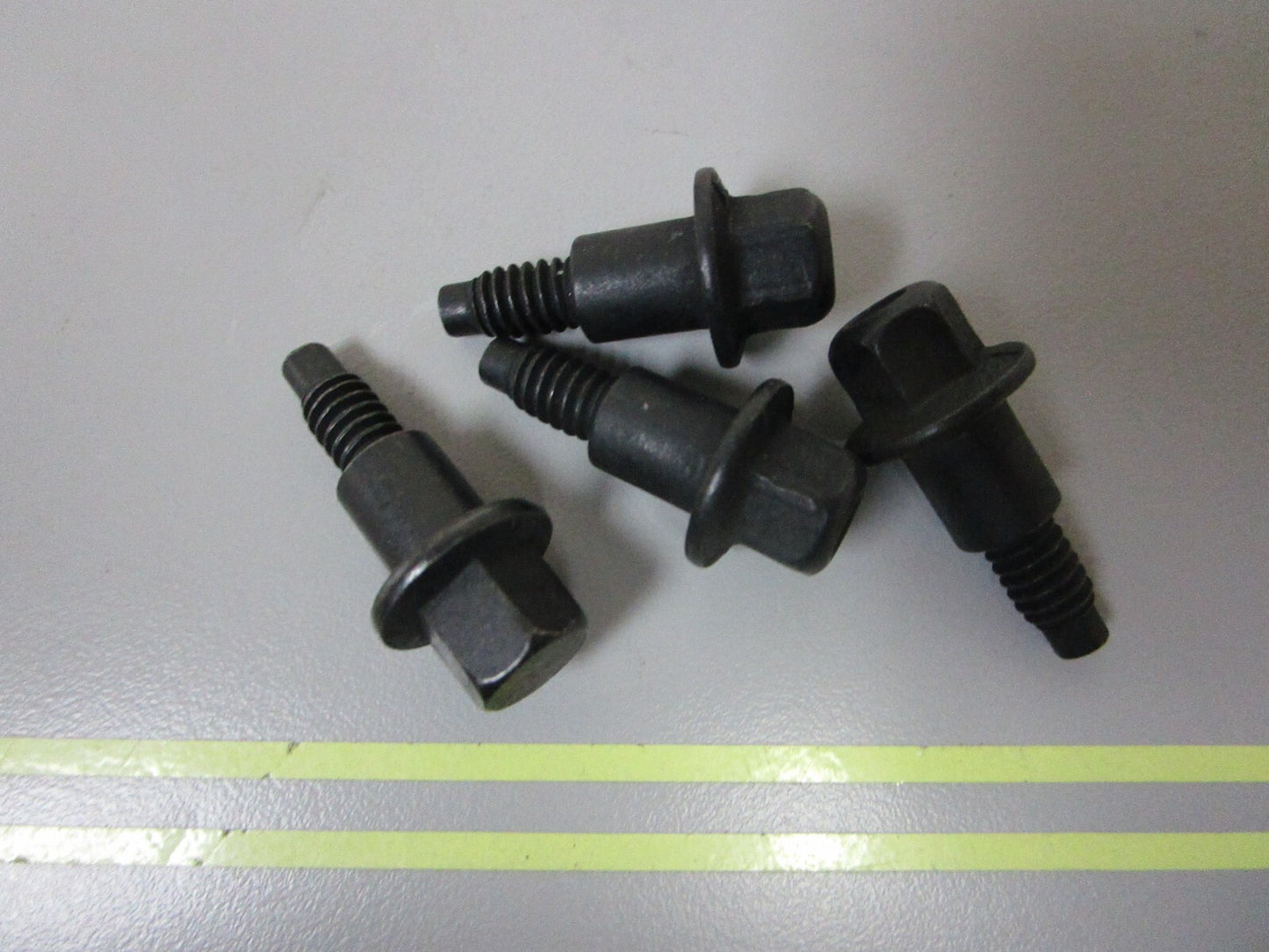 *NEW OEM* (LOT OF 4) 0720 Volvo Penta Screw 3855737