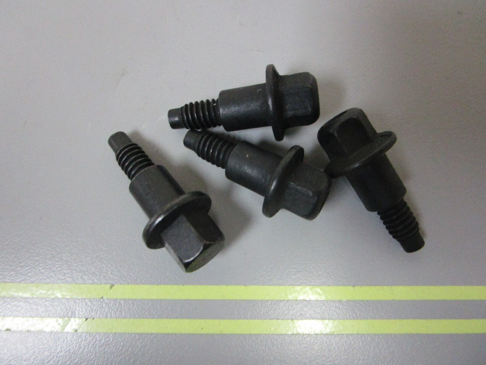 *NEW OEM* (LOT OF 4) 0720 Volvo Penta Screw 3855737
