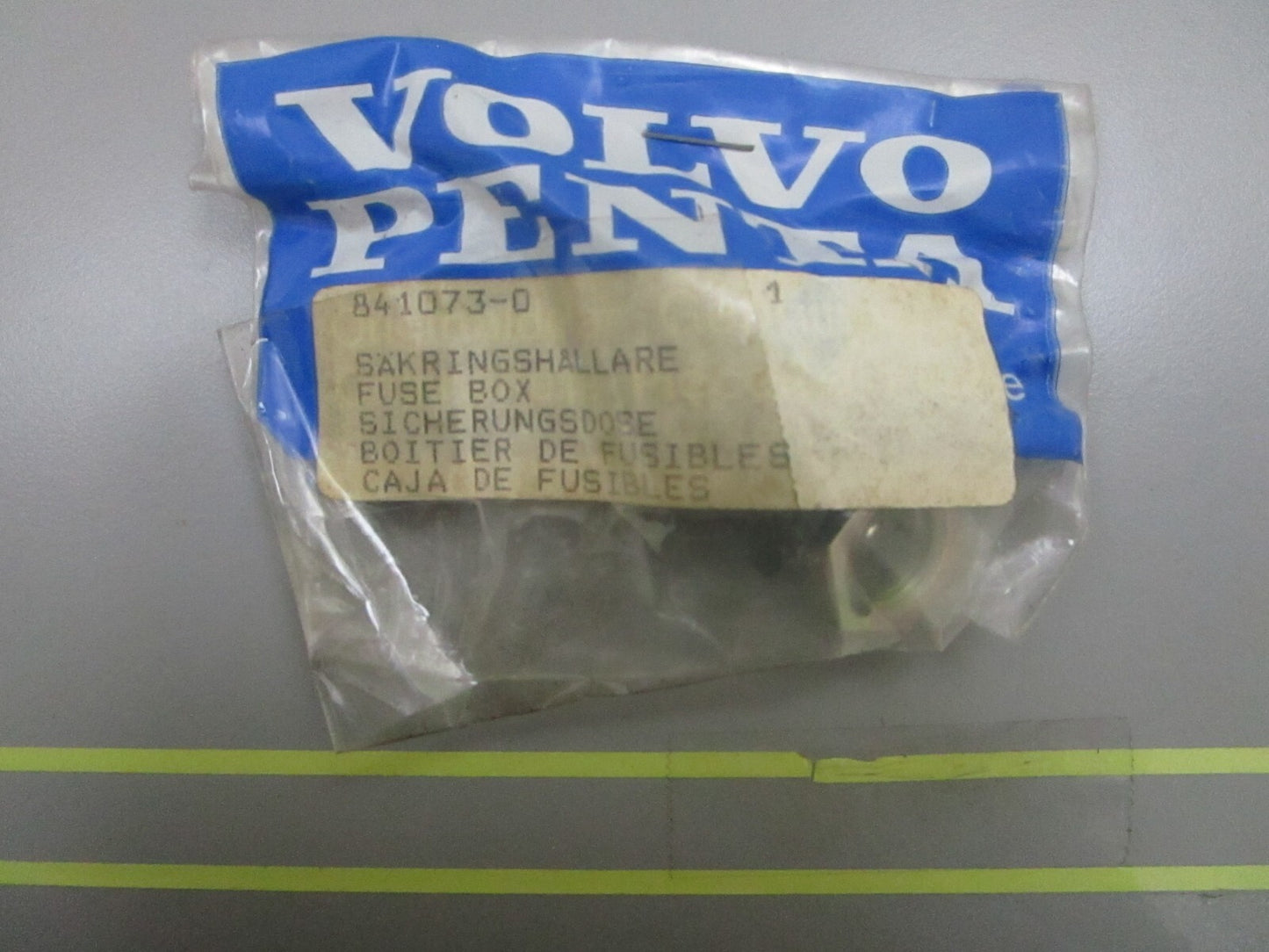 *NEW OEM* 0810 Volvo Penta Fuse Holder 841073