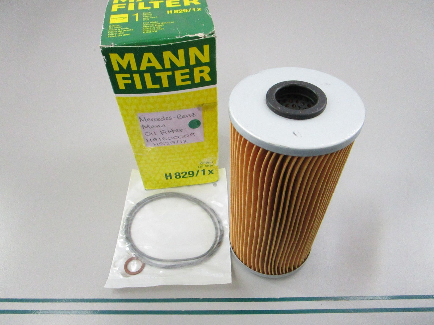 NEW OEM 1191800009 H829/1X Mercedes-Benz Mann Oil Filter 0810