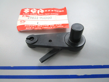 NEW OEM Suzuki 19851-95D00 Lever 0810