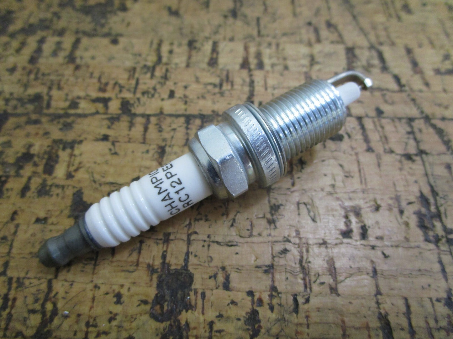 *NEW* (LOT OF 4) 0810 Champion Spark Plug 974 RC12PEPB