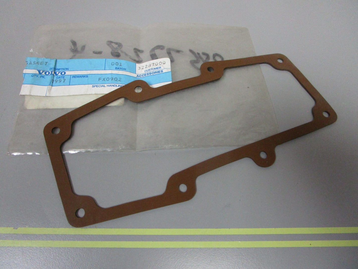 *NEW OEM* 0810 Volvo Penta Gasket 3853574 3857728