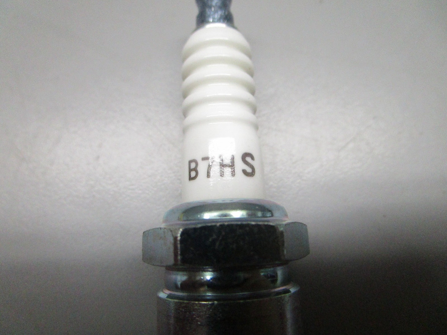 *NEW OEM* (LOT OF 10) 0820 NGK Spark Plug B7HS