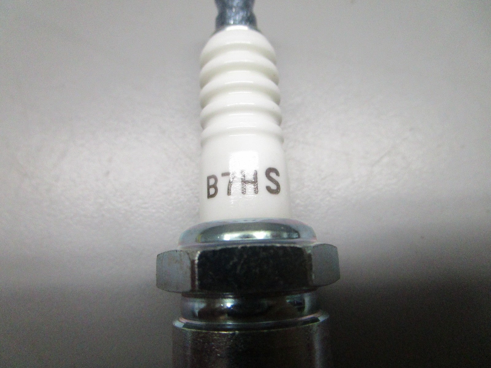 *NEW OEM* (LOT OF 10) 0820 NGK Spark Plug B7HS