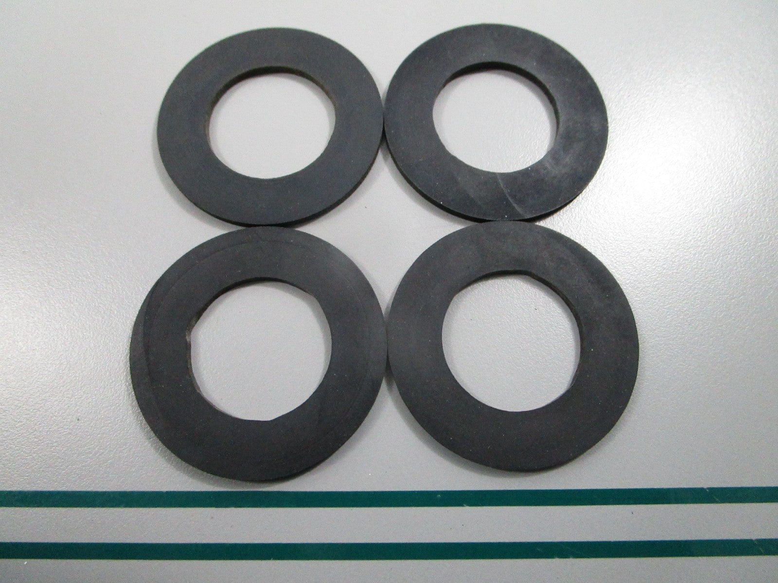 NEW OEM (LOT OF 4) 301835 0301835 OMC Johnson Evinrude Gasket 0810