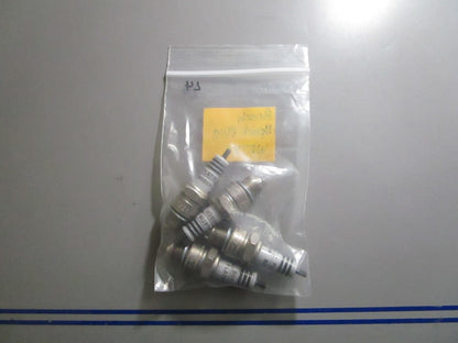 *NEW OEM* (LOT OF 4) 0810 Bosch Spark Plug WR7BP
