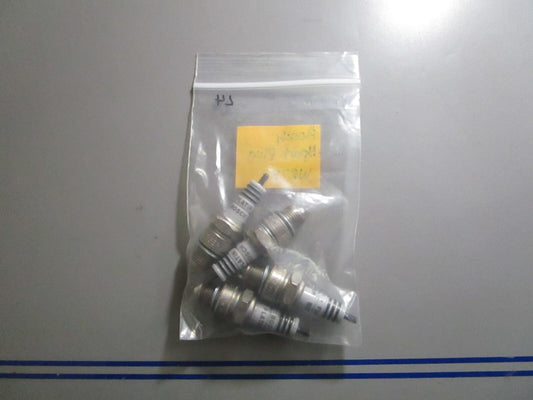 *NEW OEM* (LOT OF 4) 0810 Bosch Spark Plug WR7BP