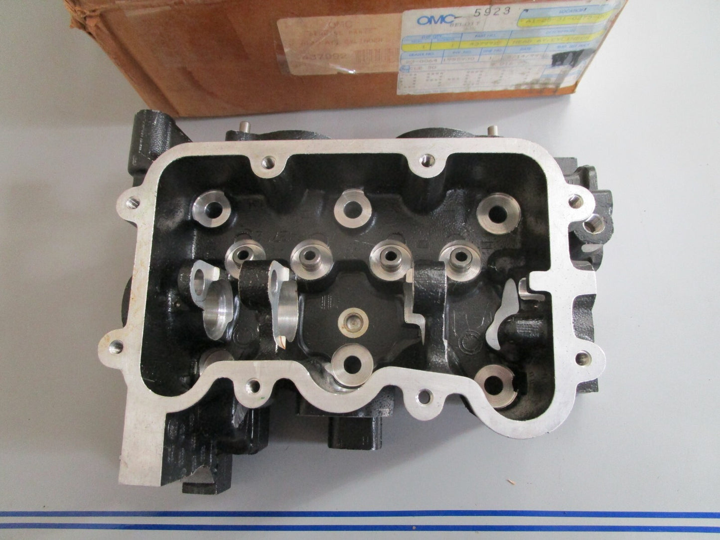 *NEW OEM* 0820 OMC Johnson Evinrude 9.9-15HP Cylinder Head Case 437992 0437992