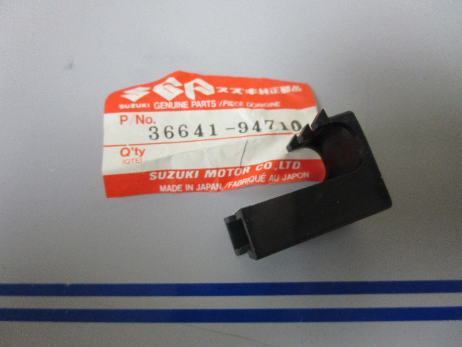 *NEW OEM* 0810 Suzuki Relay Harness Stopper 36641-94710