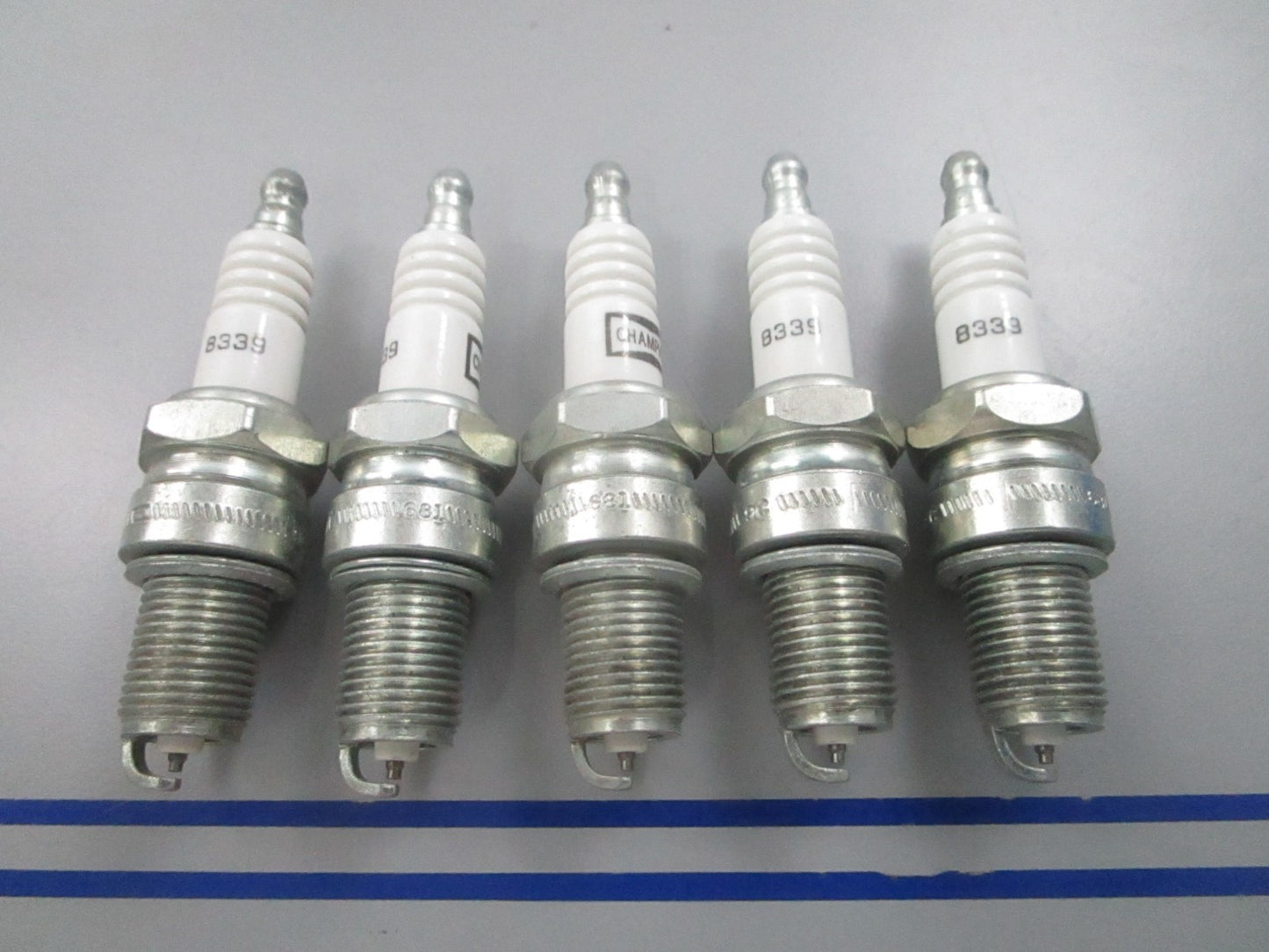 NEW (LOT OF 5) 8339 Champion Spark Plug 0810