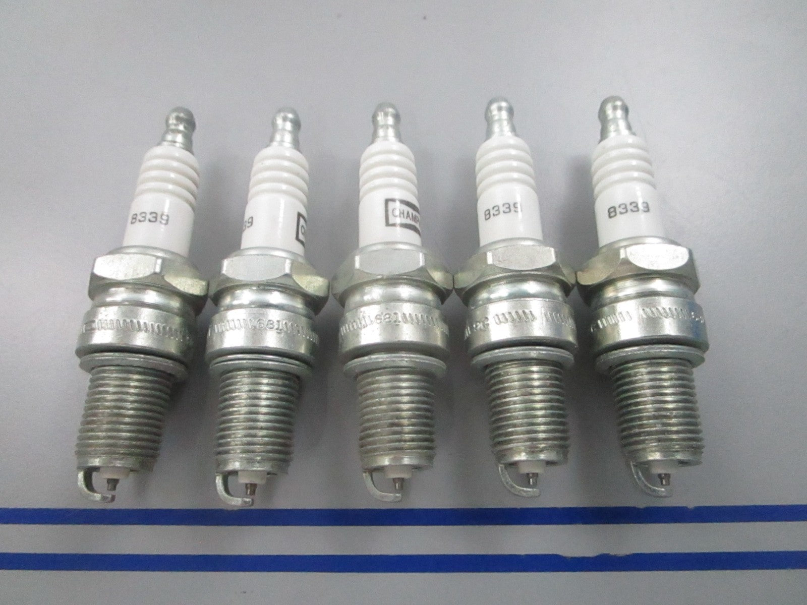 NEW (LOT OF 5) 8339 Champion Spark Plug 0810