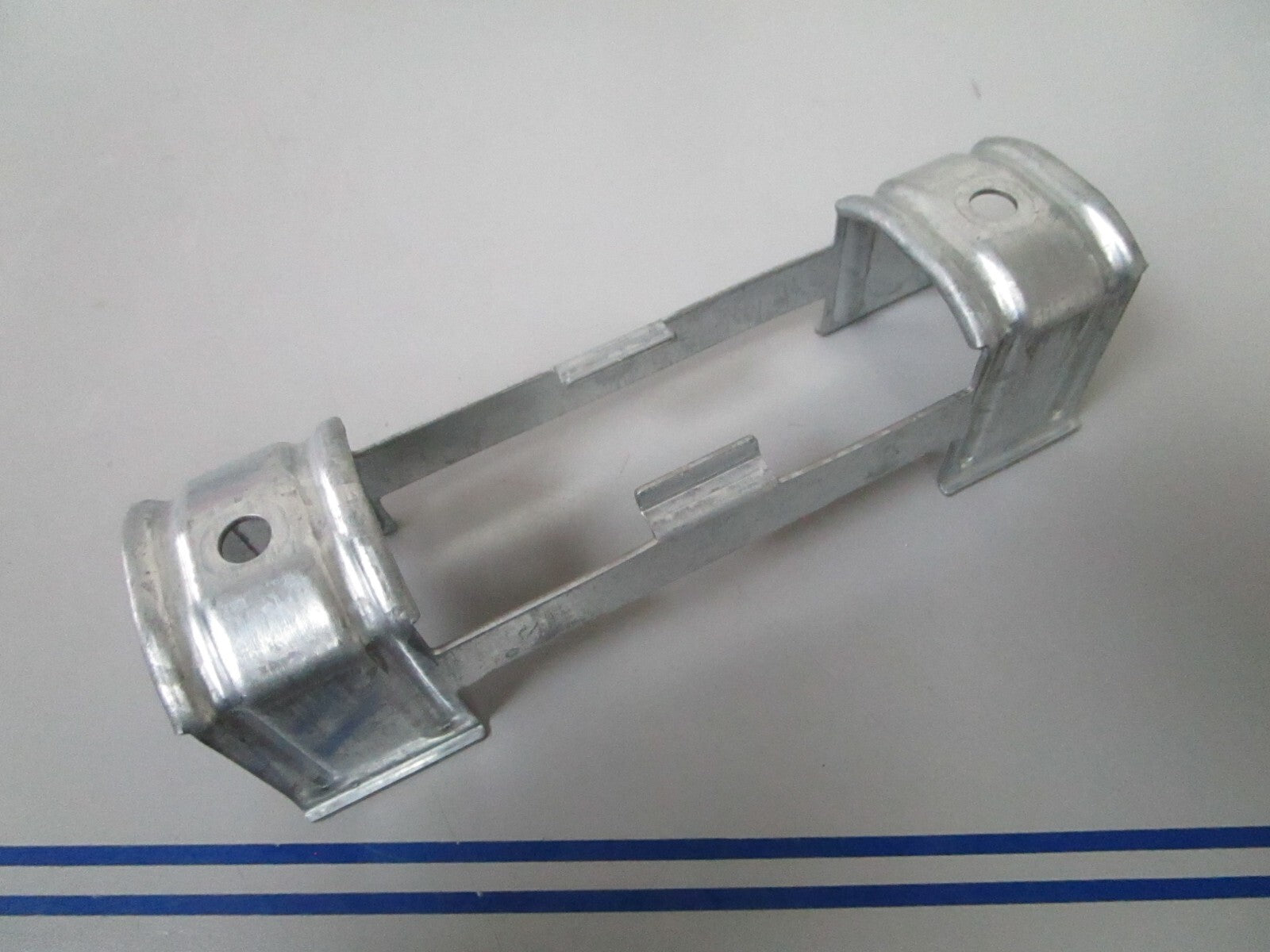 *NEW OEM* 0810 Saab Stop Light Mount Bracket 4399036