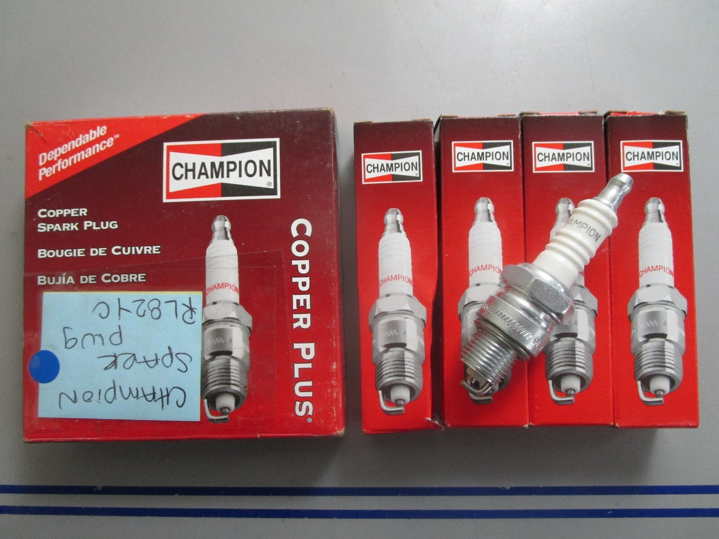 *NEW* (LOT OF 4) 0810 Champion Spark Plug RL82YC