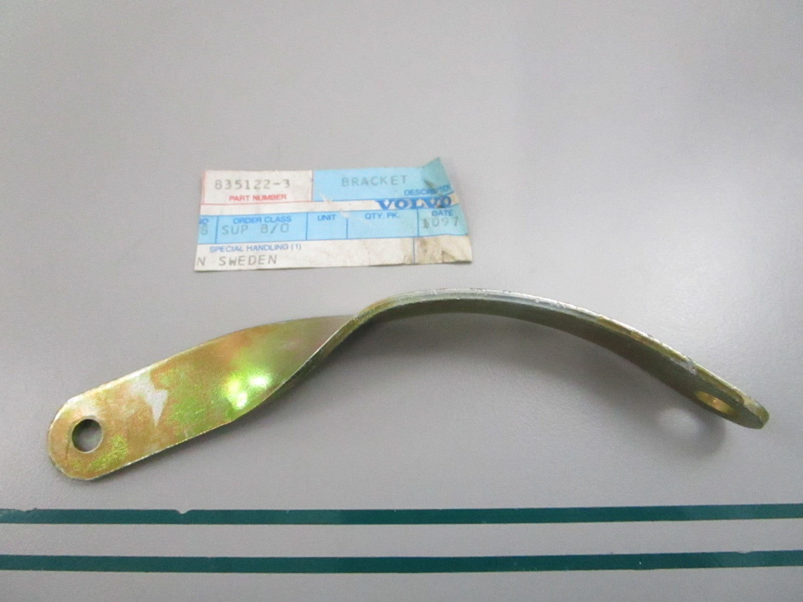 NEW OEM 835122 Volvo Penta Bracket 0810