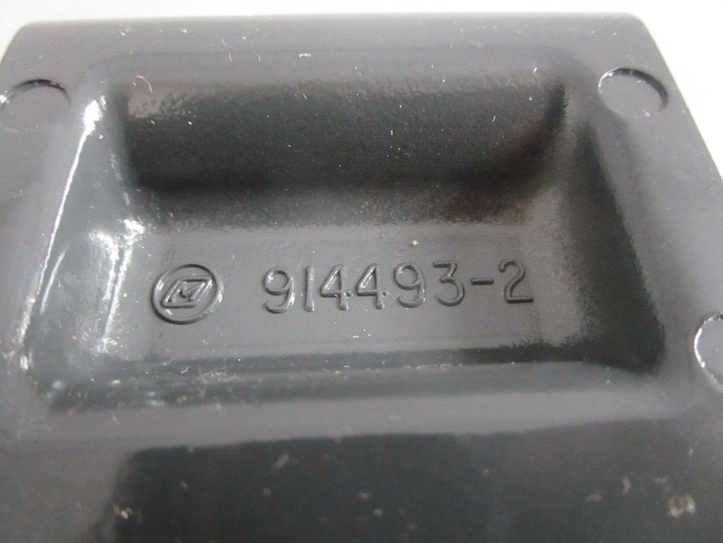 NEW OEM 914493 0914493 OMC Johnson Evinrude Front Mount Spacer 0820