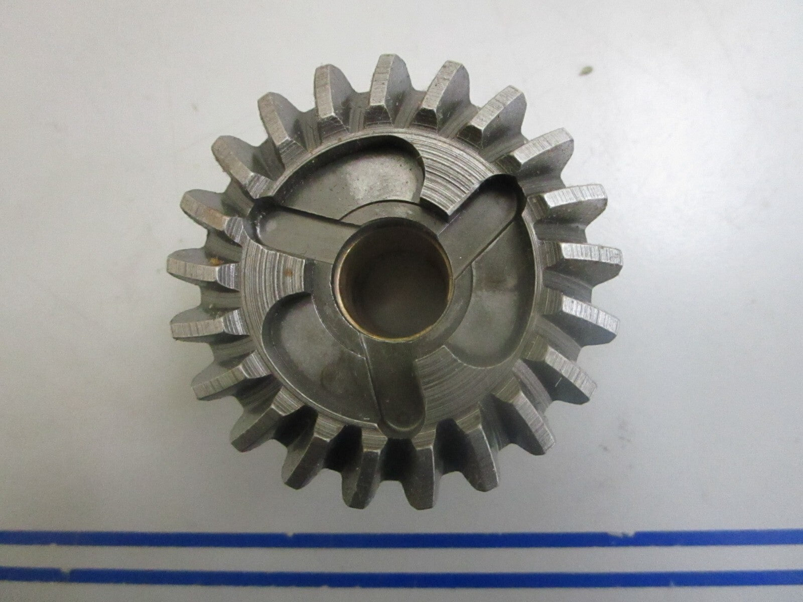 *NEW OEM* 0820 OMC Johnson Evinrude 21T Forward Gear 390295 0390295