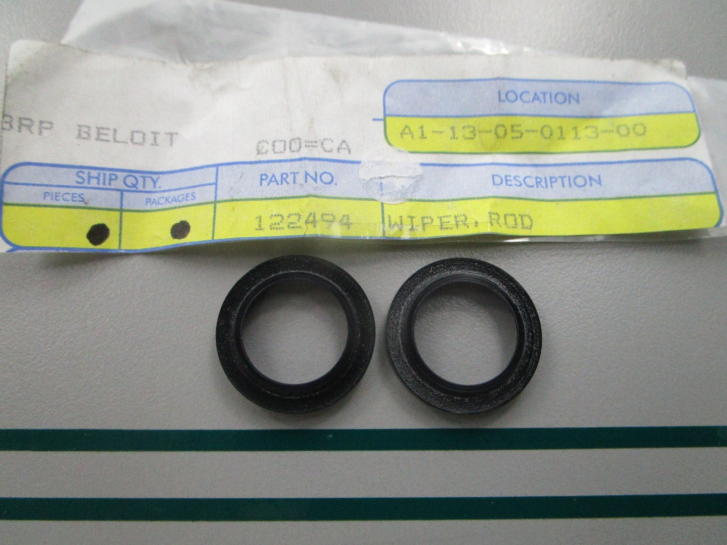 NEW OEM (LOT OF 2) 122494 0122494 OMC Johnson Evinrude Rod Wiper 0810