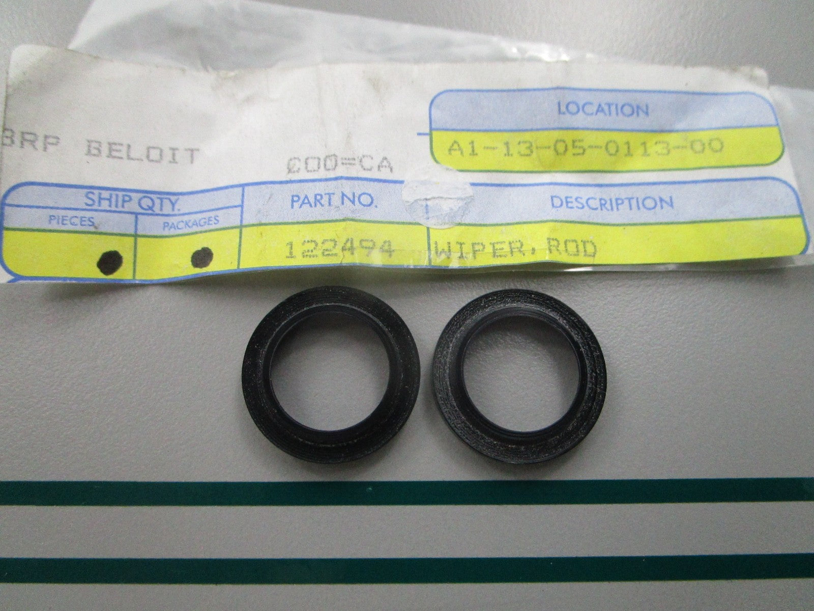 NEW OEM (LOT OF 2) 122494 0122494 OMC Johnson Evinrude Rod Wiper 0810