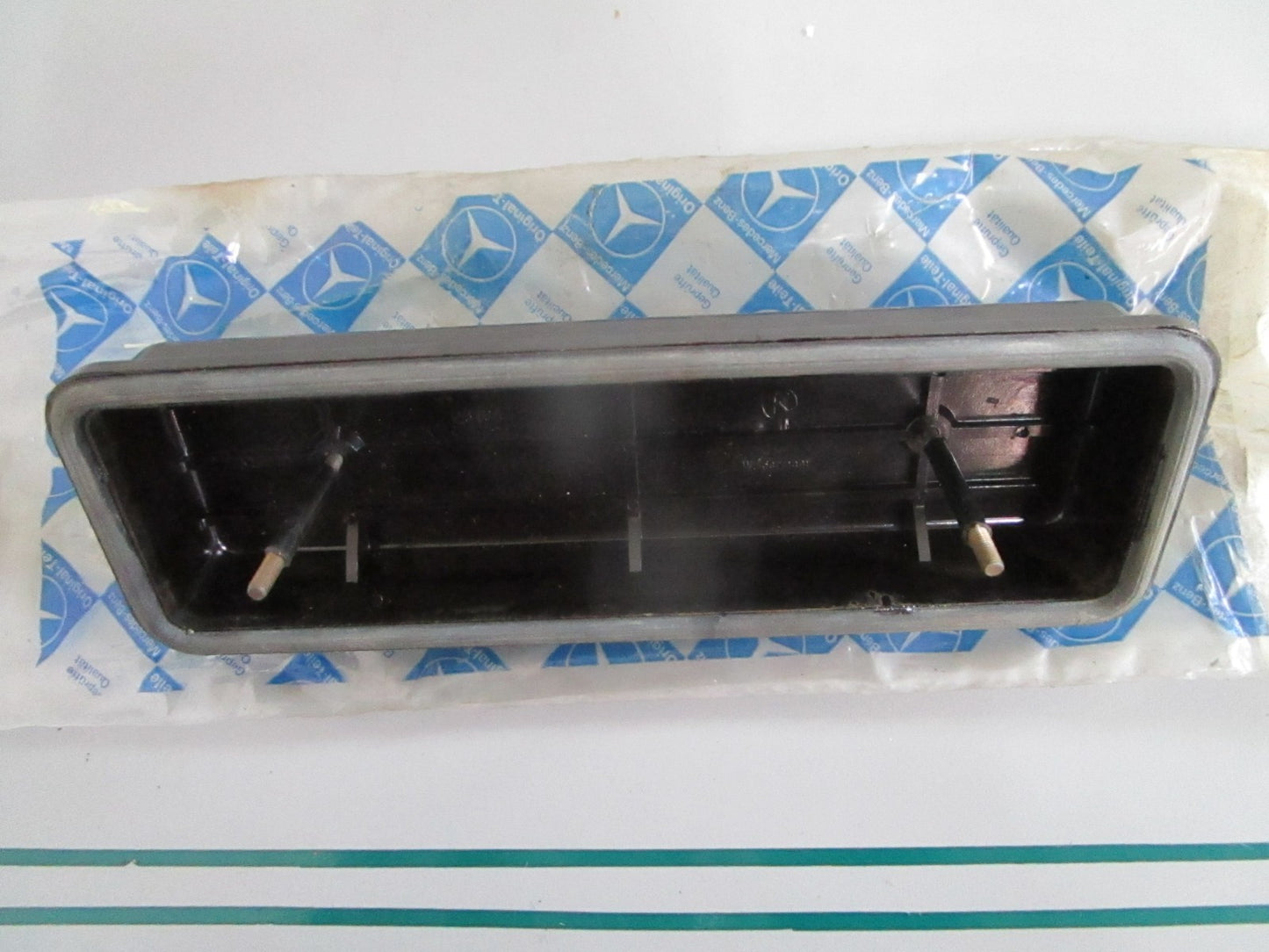 NEW OEM 26104 Mercedes-Benz Fuse Cover Box 0820