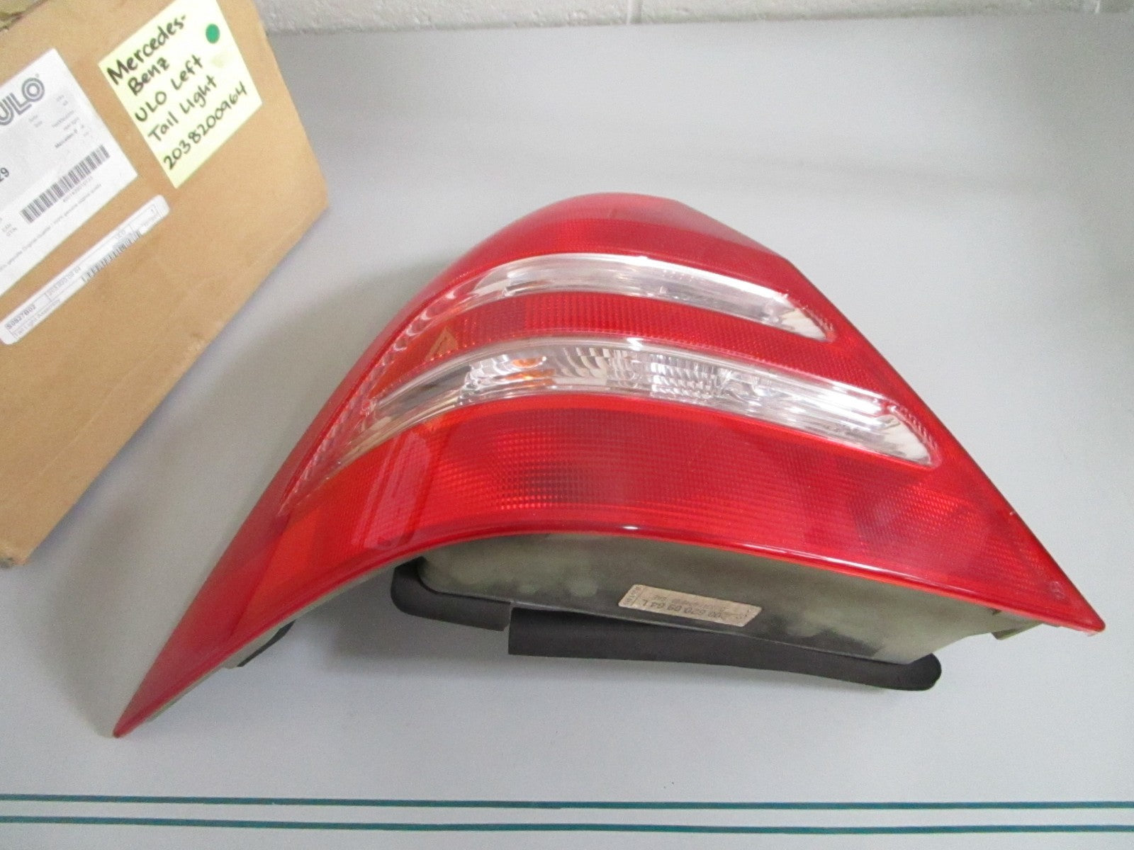 NEW OEM 2038200964 Mercedes-Benz ULO Left Tail Light 0820