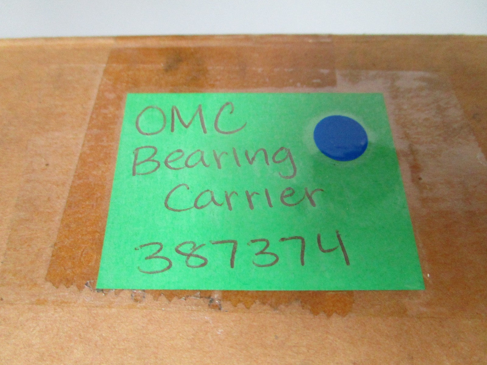 *NEW OEM* 0820 OMC Johnson Evinrude Bearing Carrier 387374 0387374