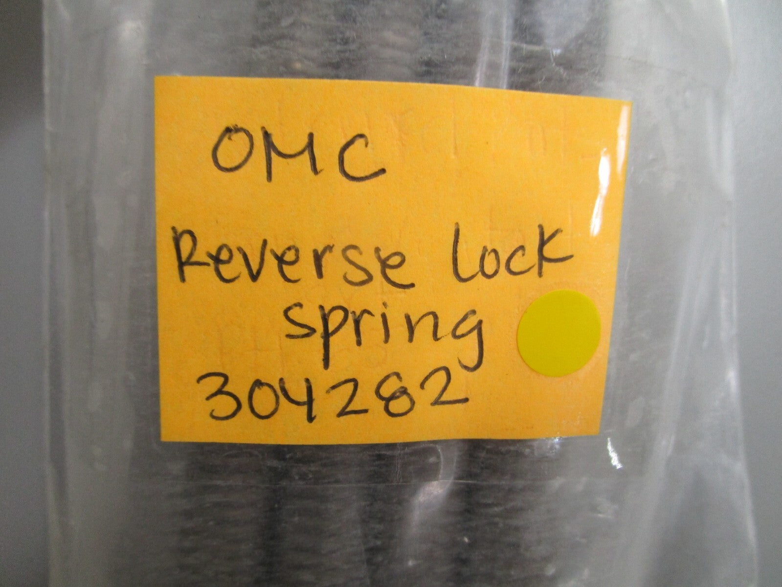 *NEW OEM* 0810 OMC Johnson Evinrude Reverse Lock Spring 304282 0304282