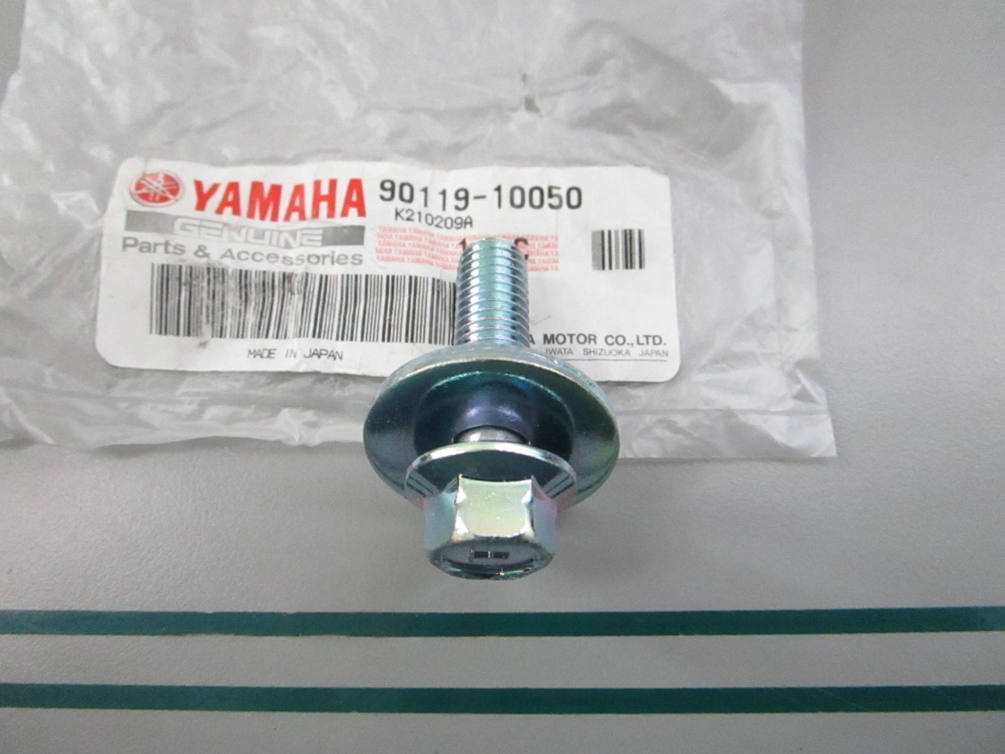 NEW OEM 90119-10050-00 Yamaha Bolt w/ Washer 0810