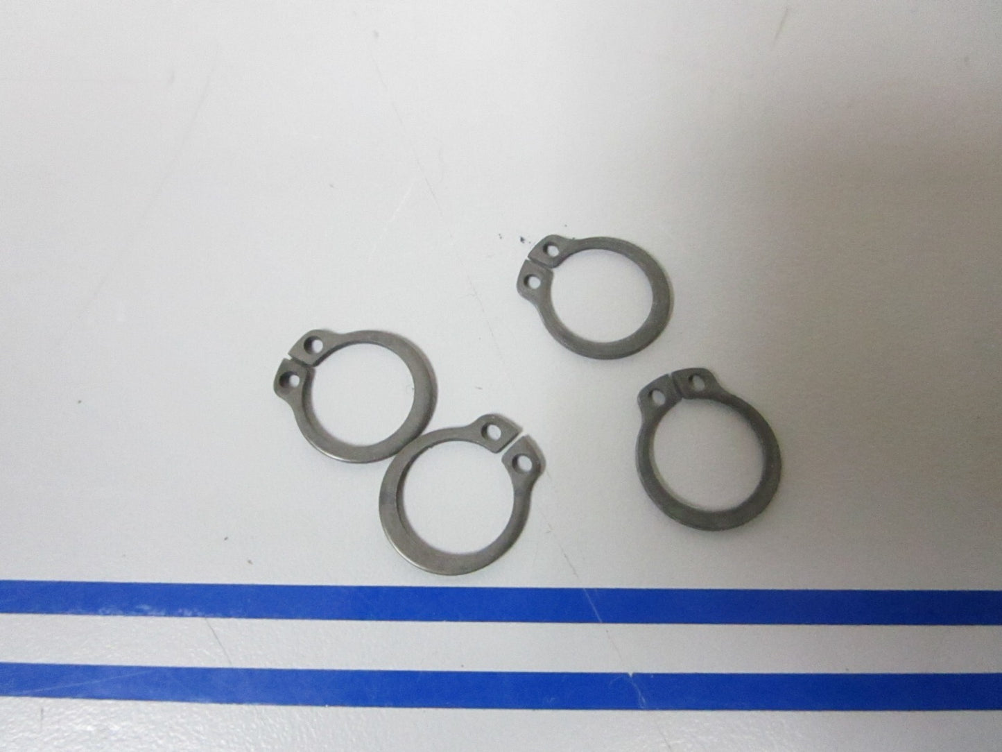 *NEW OEM* (LOT OF 4) 0810 Volvo Penta Lock Ring 914446