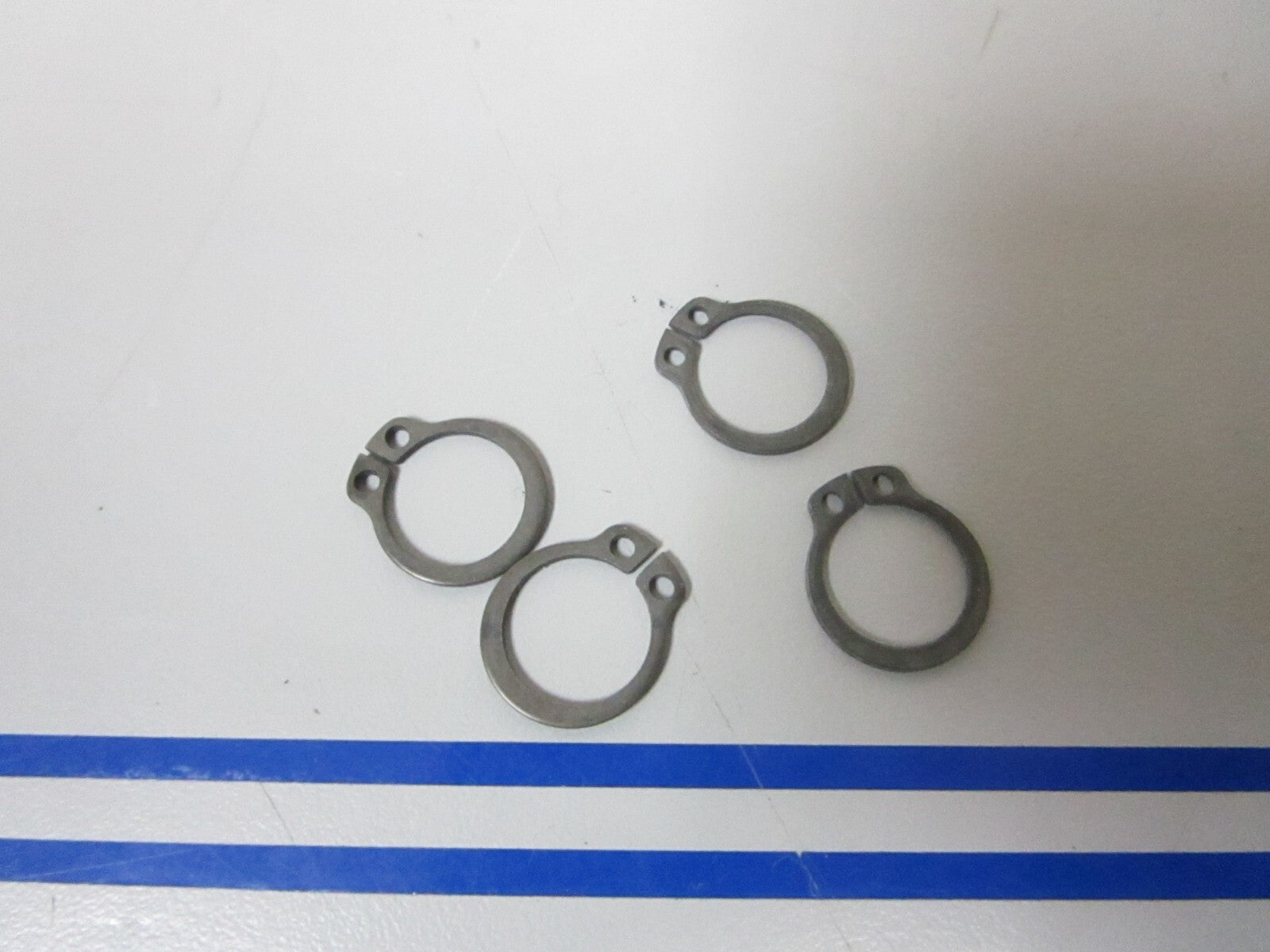 *NEW OEM* (LOT OF 4) 0810 Volvo Penta Lock Ring 914446