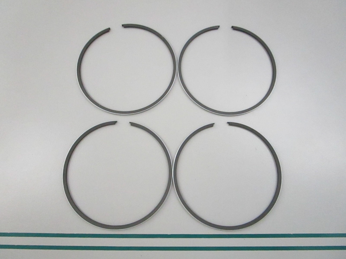 NEW OEM 39-815267A4 Mercury Quicksilver 4 Pc Piston Ring Set 0810