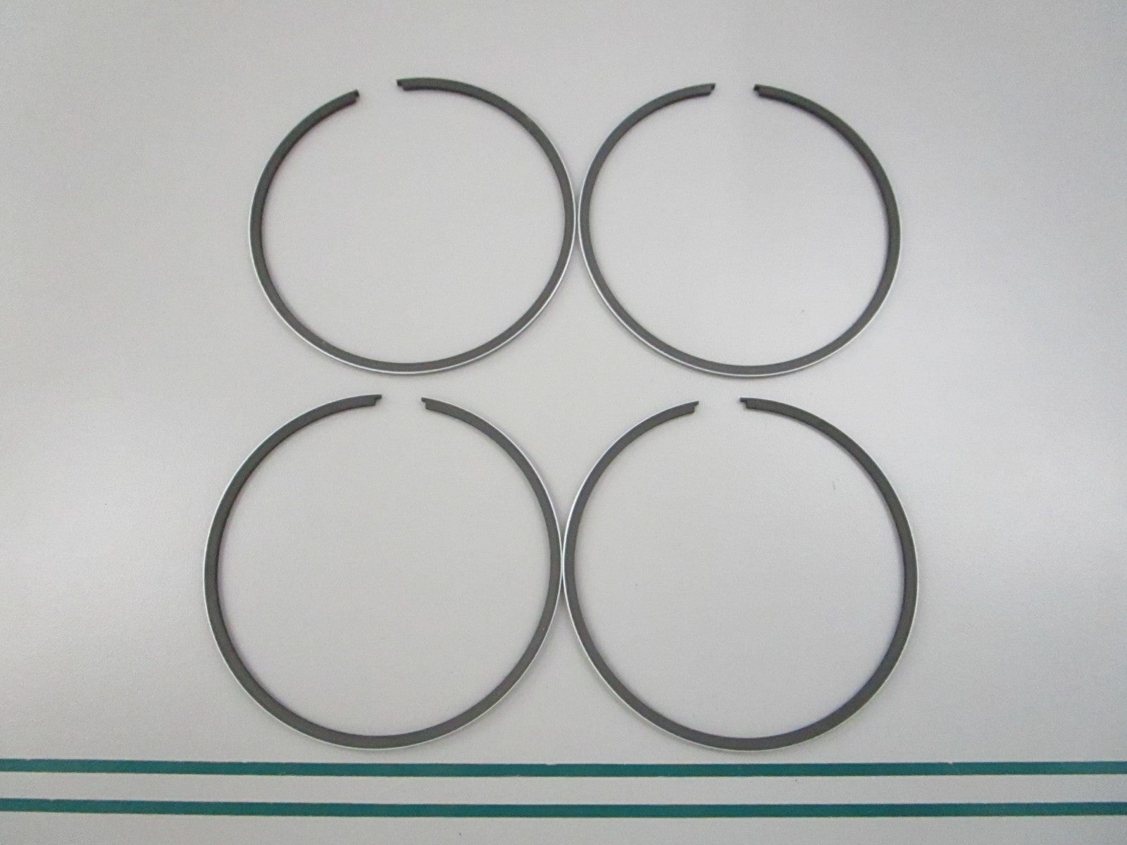 NEW OEM 39-815267A4 Mercury Quicksilver 4 Pc Piston Ring Set 0810