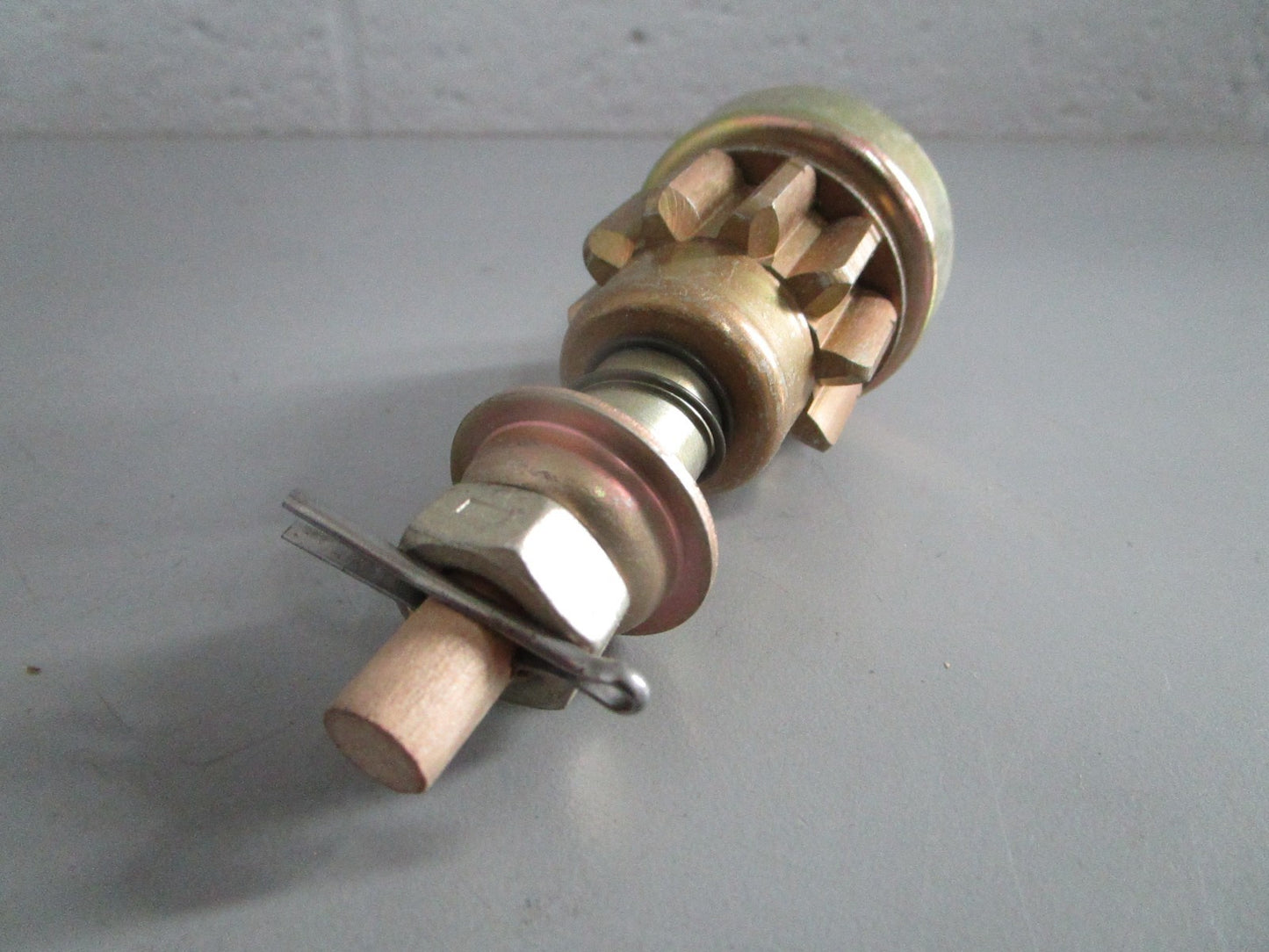 NEW OEM 384785 0384785 480219 OMC Johnson Evinrude Starter Drive 0820