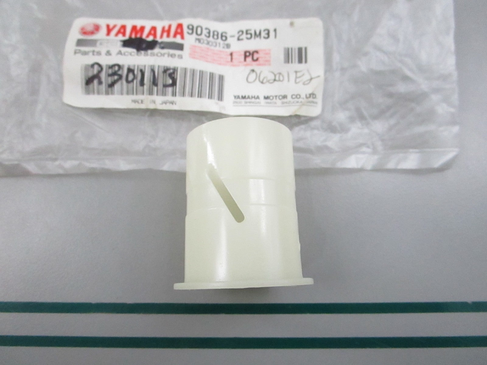 NEW OEM 90386-25M31-00 Yamaha Bushing 0810