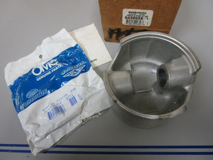 *NEW OEM* 0720 OMC Evinrude 0.030 O.S. STBD Piston & Ring Assembly 439528
