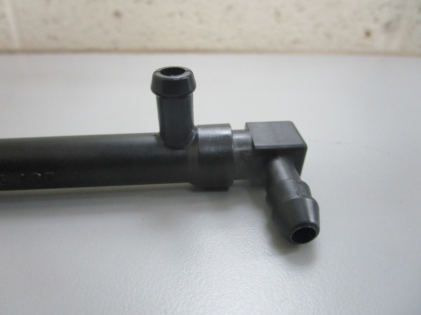 *NEW OEM* 0820 OMC Johnson Evinrude Fuel Manifold Ay 390465 390466