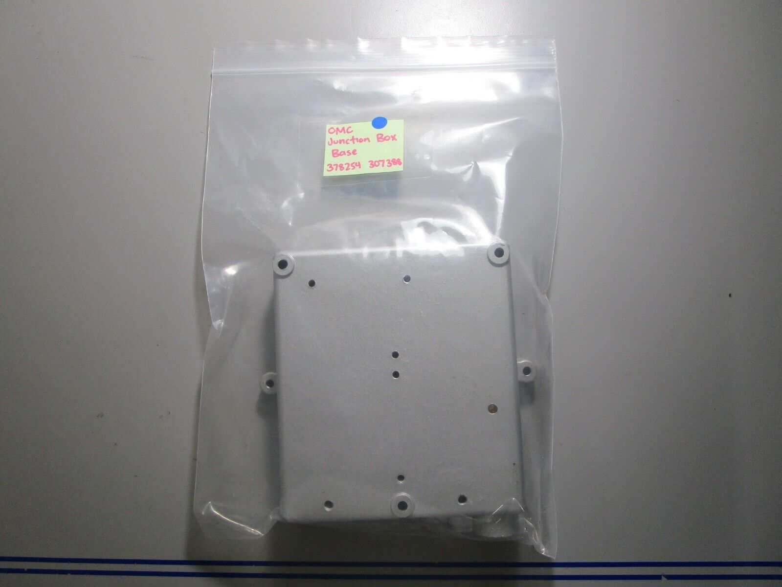 *NEW OEM* 0810 OMC Johnson Evinrude Junction Box Base 378254 307388